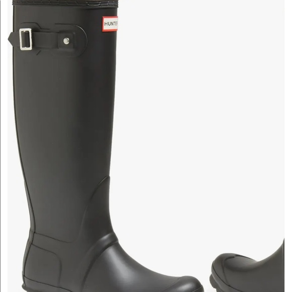 Hunter boots Navy Blue Never been used box was broken. - Picture 1 of 1